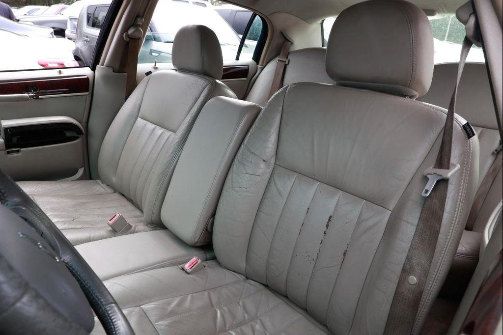 used 2006 Lincoln Town Car car, priced at $4,900