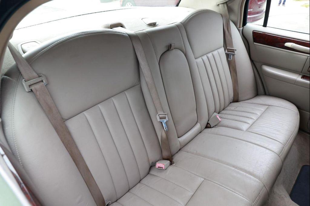 used 2006 Lincoln Town Car car, priced at $4,900