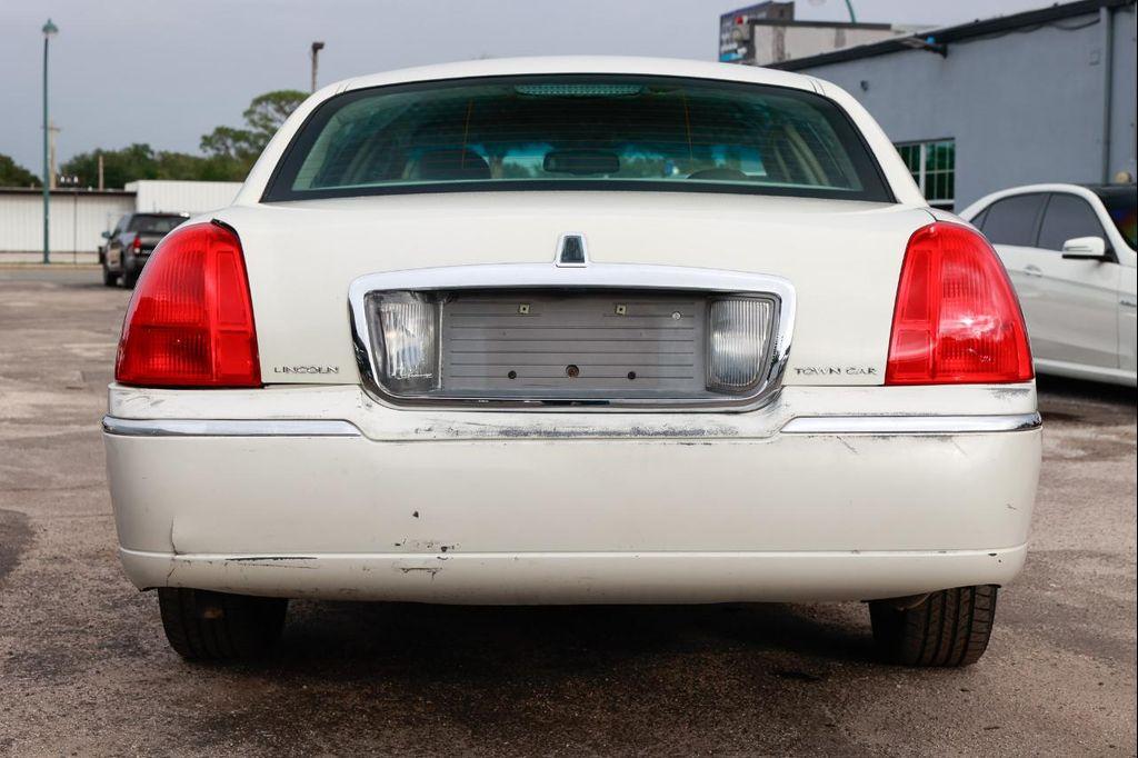 used 2006 Lincoln Town Car car, priced at $4,900