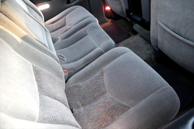 used 2003 Chevrolet Suburban car, priced at $3,500