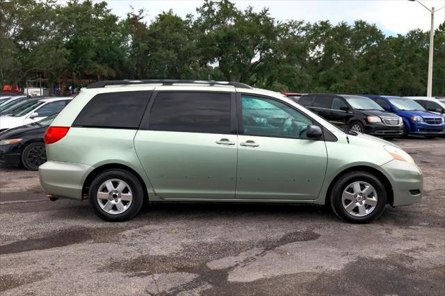 used 2007 Toyota Sienna car, priced at $3,500