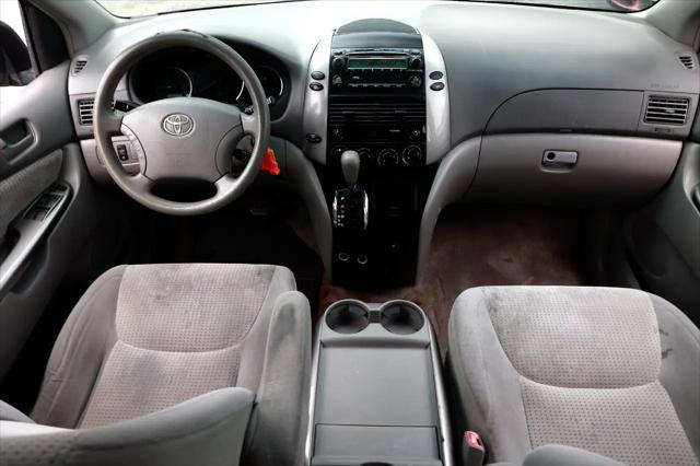 used 2007 Toyota Sienna car, priced at $3,500