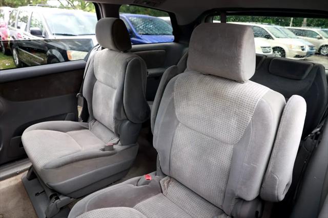 used 2007 Toyota Sienna car, priced at $3,500