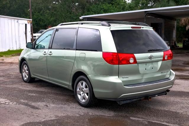 used 2007 Toyota Sienna car, priced at $3,500