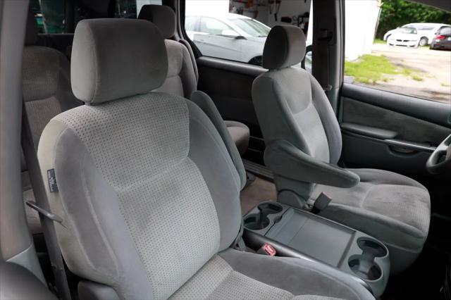 used 2007 Toyota Sienna car, priced at $3,500