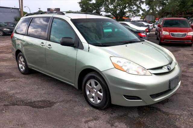 used 2007 Toyota Sienna car, priced at $3,500