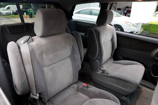 used 2007 Toyota Sienna car, priced at $3,500