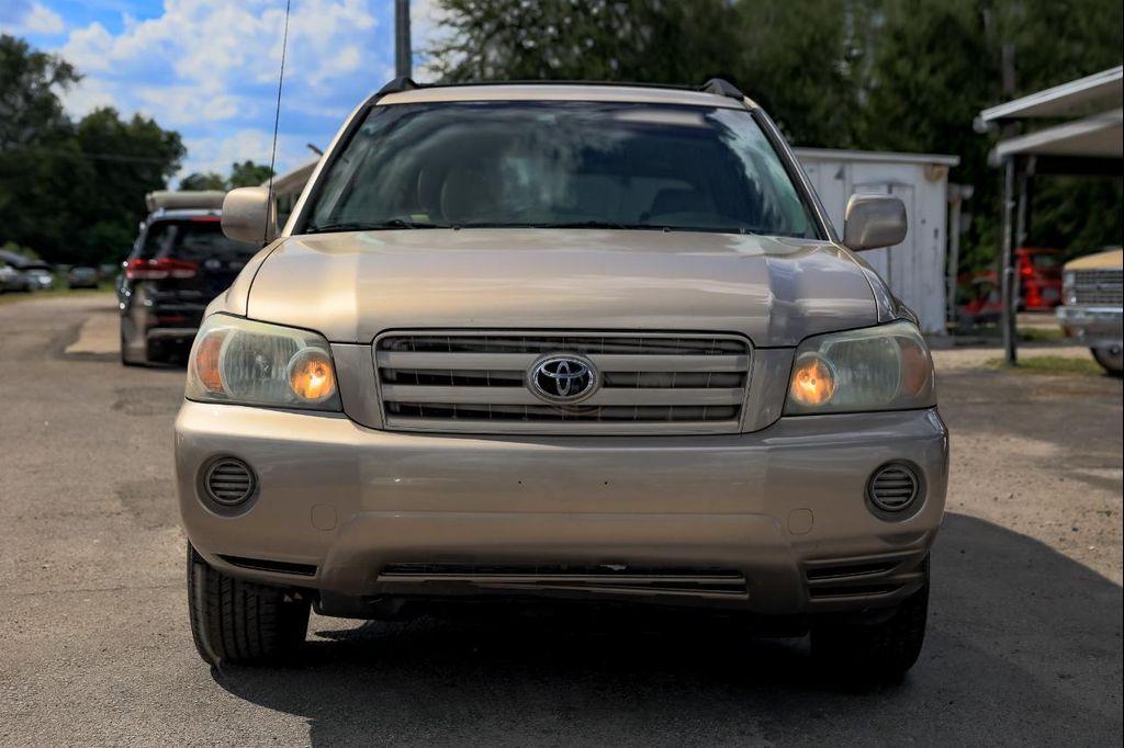 used 2006 Toyota Highlander car, priced at $3,900