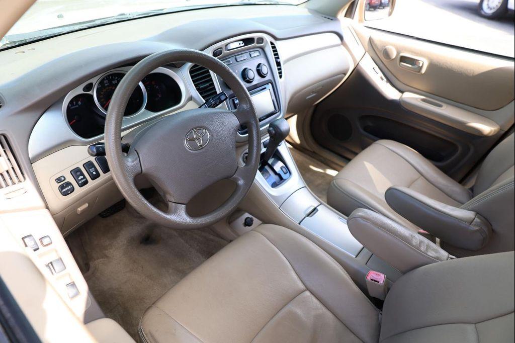 used 2006 Toyota Highlander car, priced at $3,900