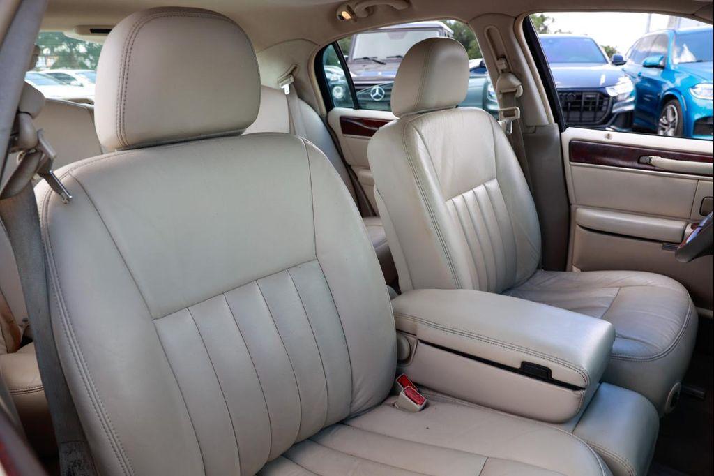 used 2003 Lincoln Town Car car, priced at $2,900