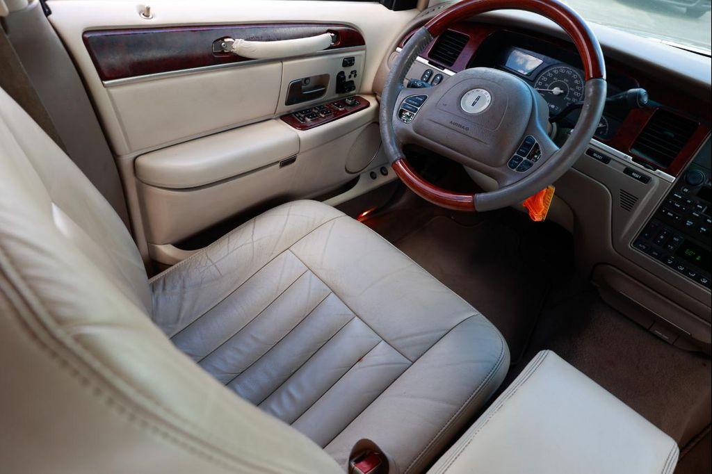 used 2003 Lincoln Town Car car, priced at $2,900