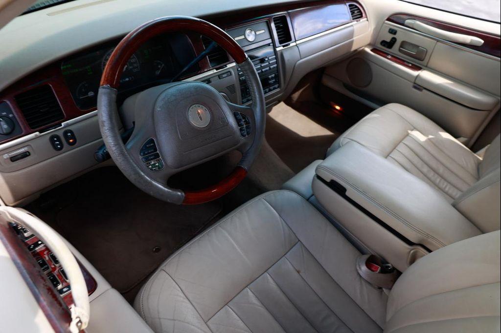 used 2003 Lincoln Town Car car, priced at $2,900