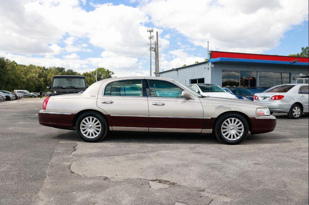 used 2003 Lincoln Town Car car, priced at $2,900