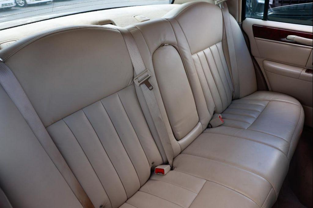 used 2003 Lincoln Town Car car, priced at $2,900