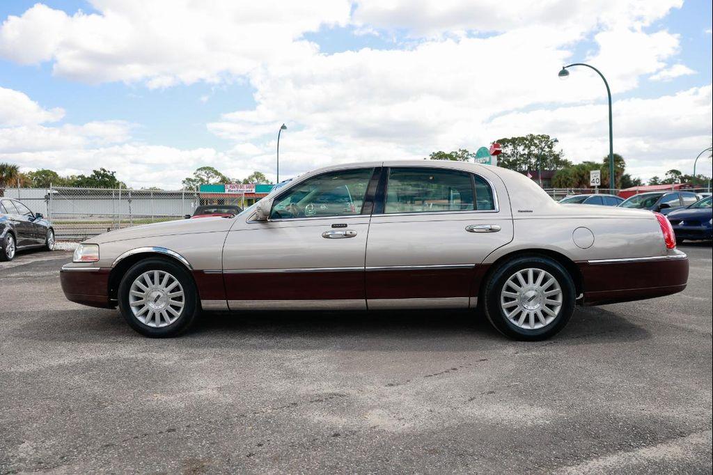 used 2003 Lincoln Town Car car, priced at $2,900
