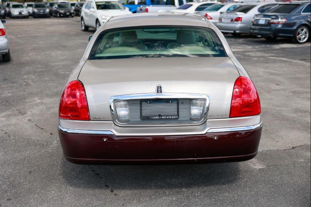 used 2003 Lincoln Town Car car, priced at $2,900
