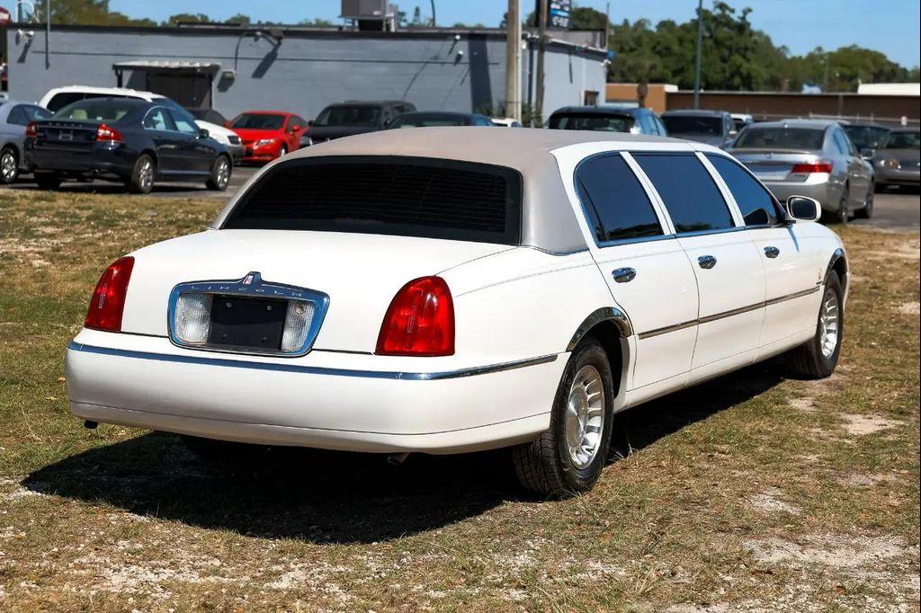 used 1999 Lincoln Town Car car, priced at $5,900