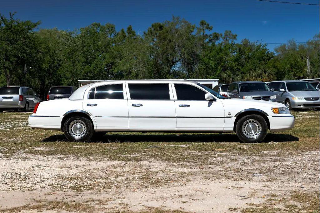 used 1999 Lincoln Town Car car, priced at $5,900