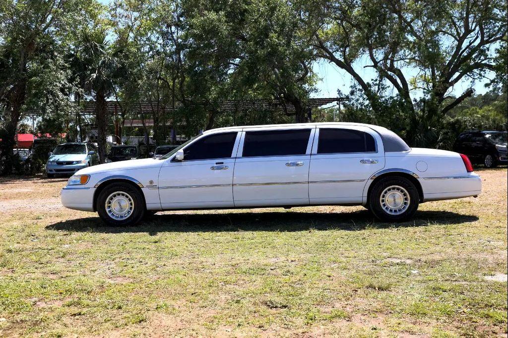 used 1999 Lincoln Town Car car, priced at $5,900
