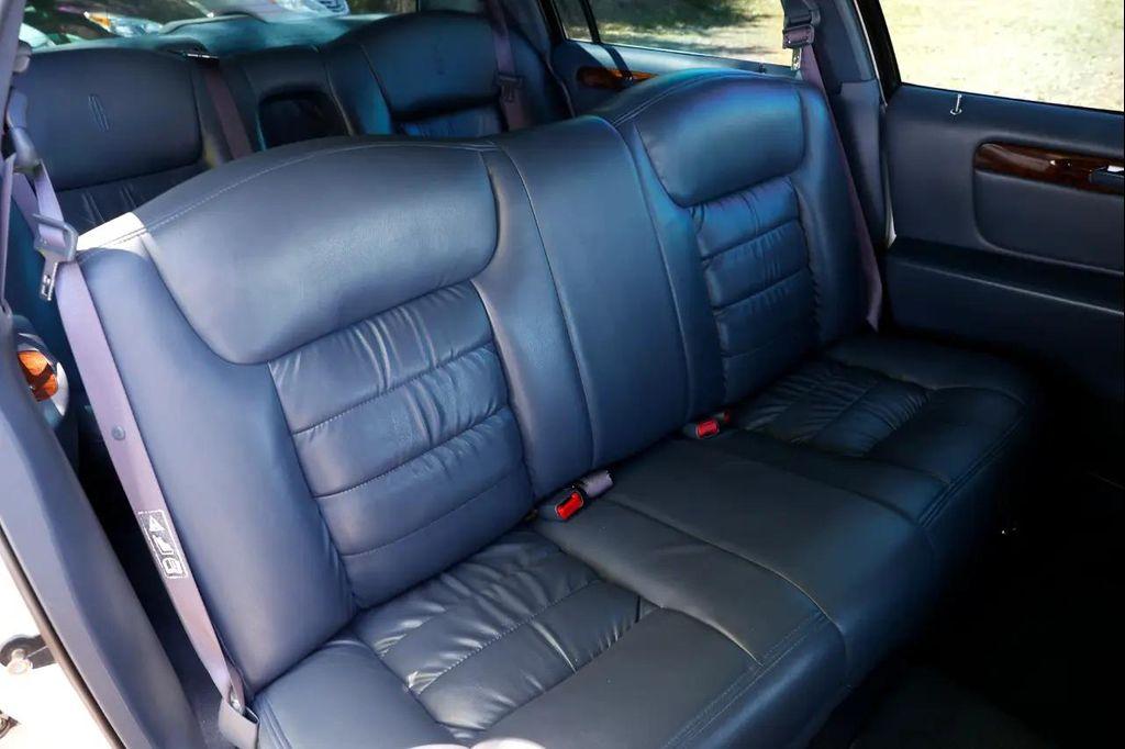 used 1999 Lincoln Town Car car, priced at $5,900