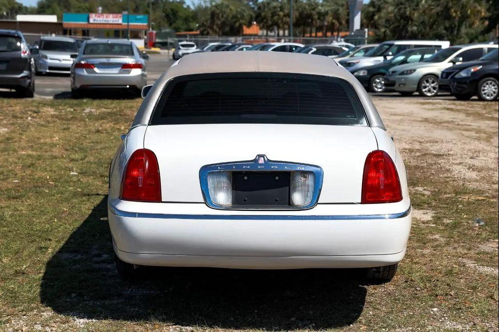 used 1999 Lincoln Town Car car, priced at $5,900