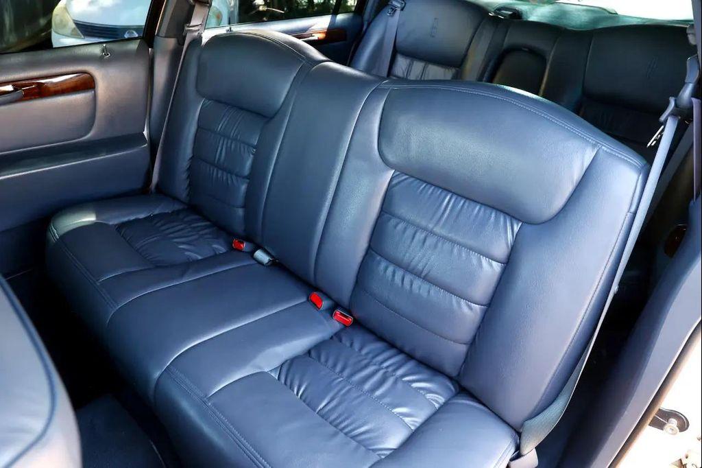 used 1999 Lincoln Town Car car, priced at $5,900