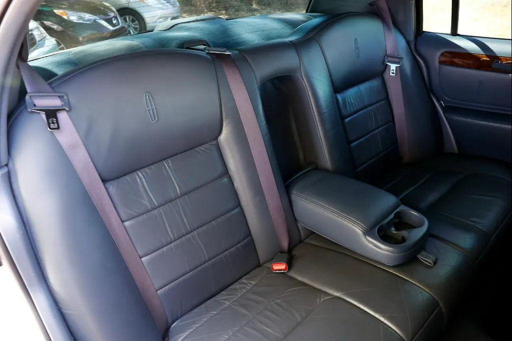 used 1999 Lincoln Town Car car, priced at $5,900