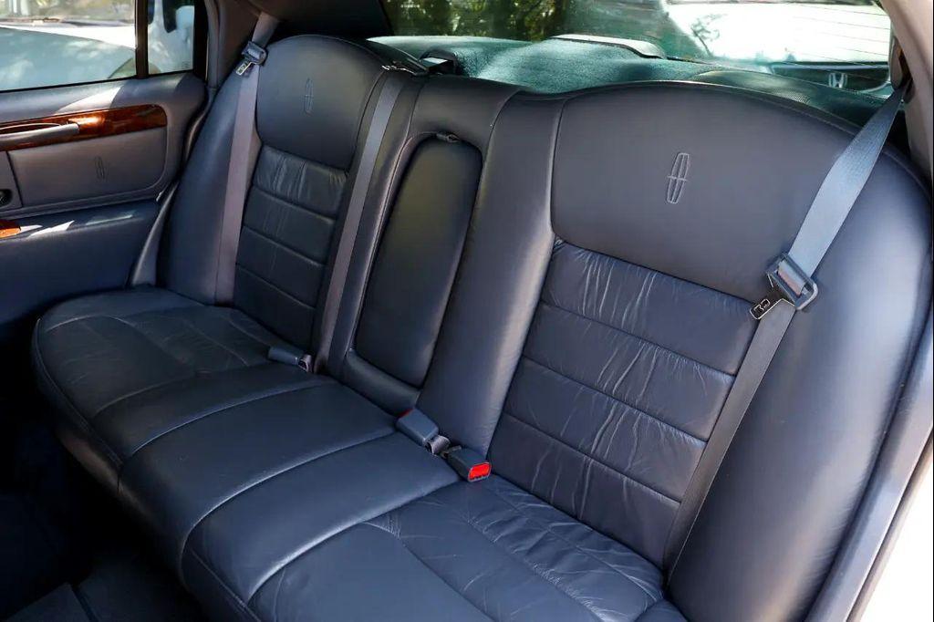 used 1999 Lincoln Town Car car, priced at $5,900