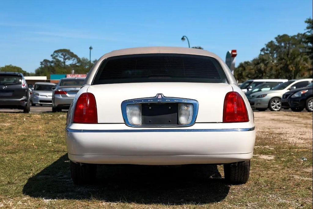 used 1999 Lincoln Town Car car, priced at $5,900