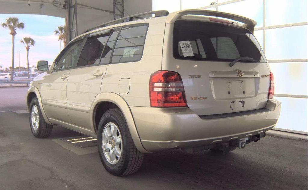used 2002 Toyota Highlander car, priced at $5,500