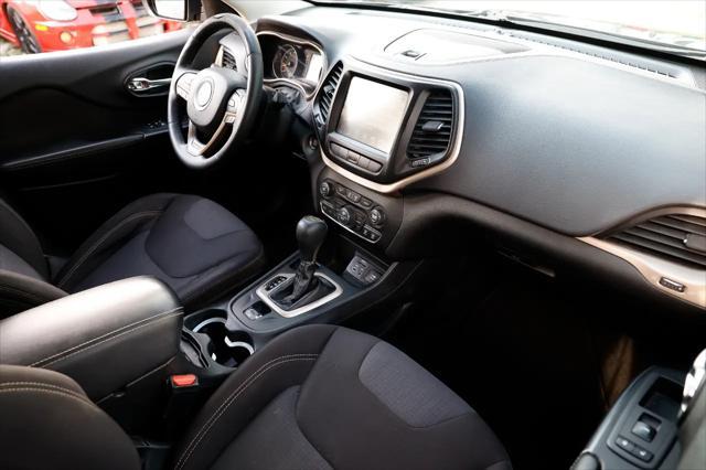 used 2015 Jeep Cherokee car, priced at $6,900