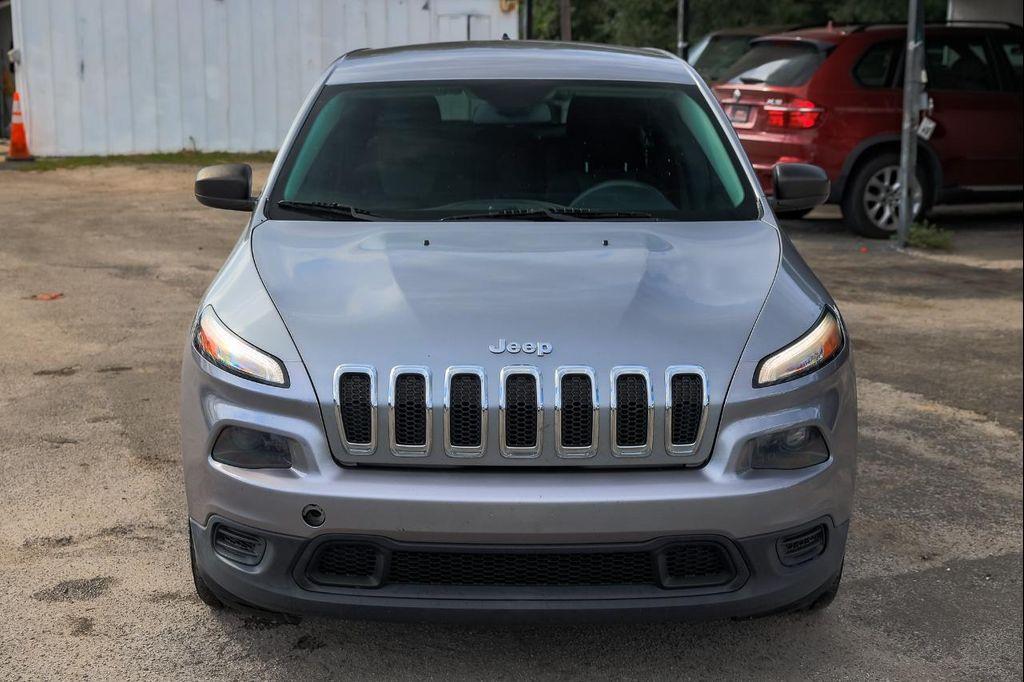 used 2015 Jeep Cherokee car, priced at $3,900