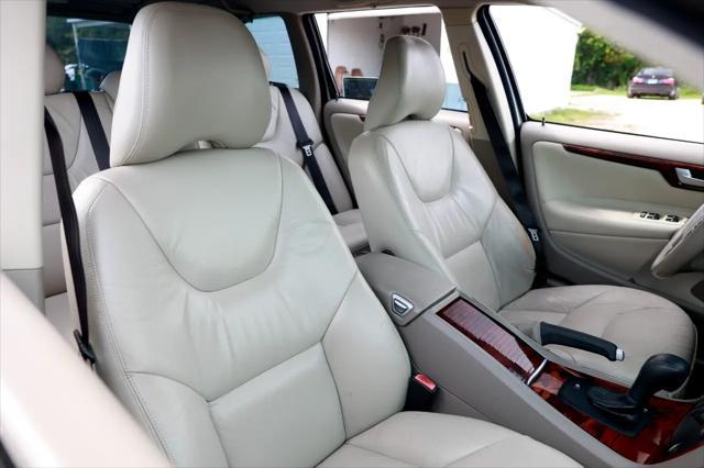 used 2007 Volvo V70 car, priced at $4,900