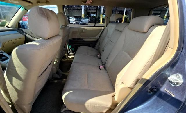 used 2004 Toyota Highlander car, priced at $3,900