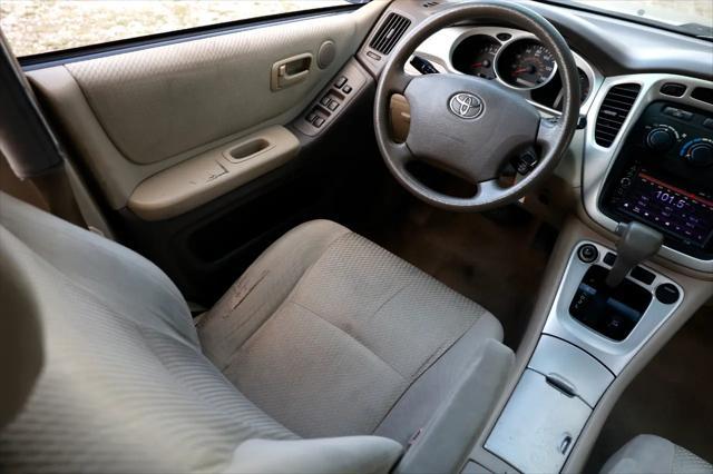used 2004 Toyota Highlander car, priced at $3,500