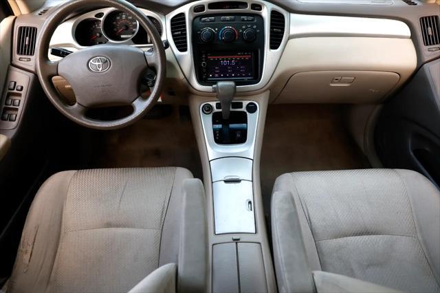 used 2004 Toyota Highlander car, priced at $3,500