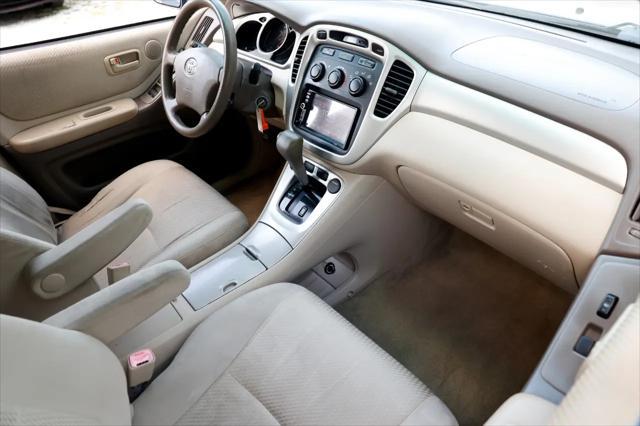 used 2004 Toyota Highlander car, priced at $3,500