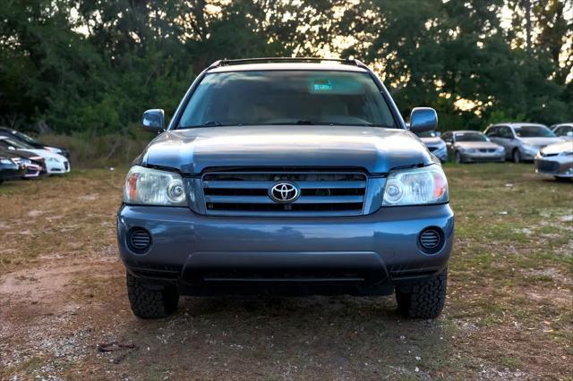 used 2004 Toyota Highlander car, priced at $3,500