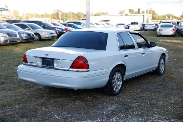 used 2006 Ford Crown Victoria car, priced at $3,900