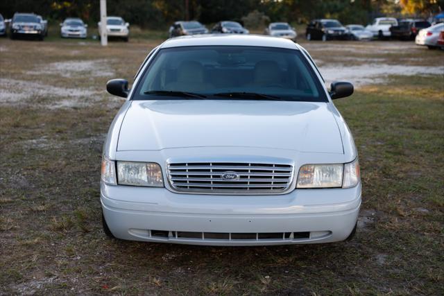 used 2006 Ford Crown Victoria car, priced at $3,900