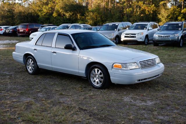 used 2006 Ford Crown Victoria car, priced at $3,900