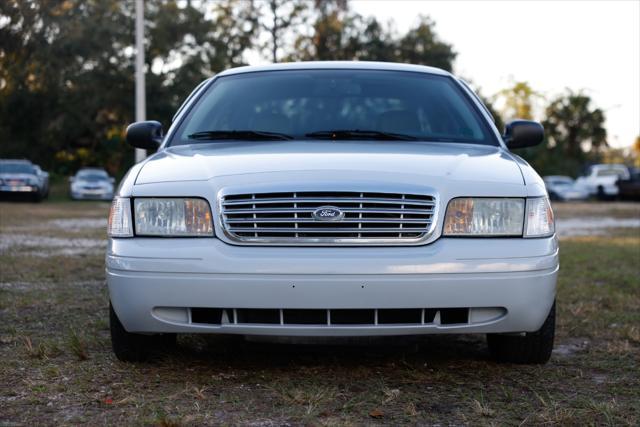 used 2006 Ford Crown Victoria car, priced at $3,900