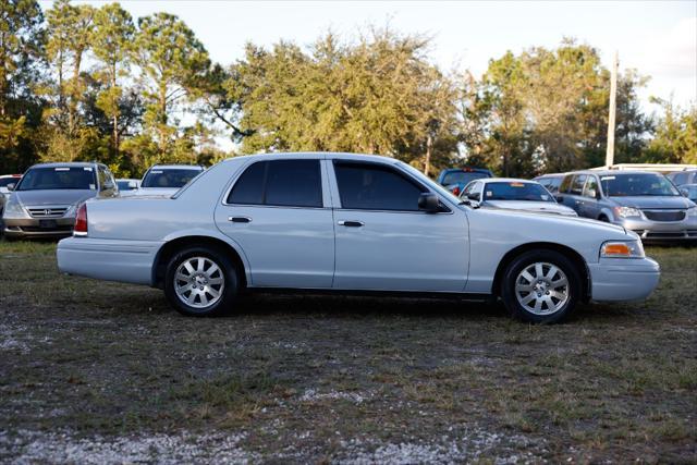 used 2006 Ford Crown Victoria car, priced at $3,900