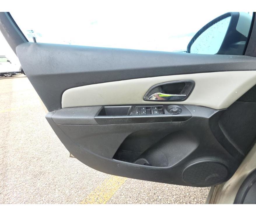 used 2014 Chevrolet Cruze car, priced at $3,900