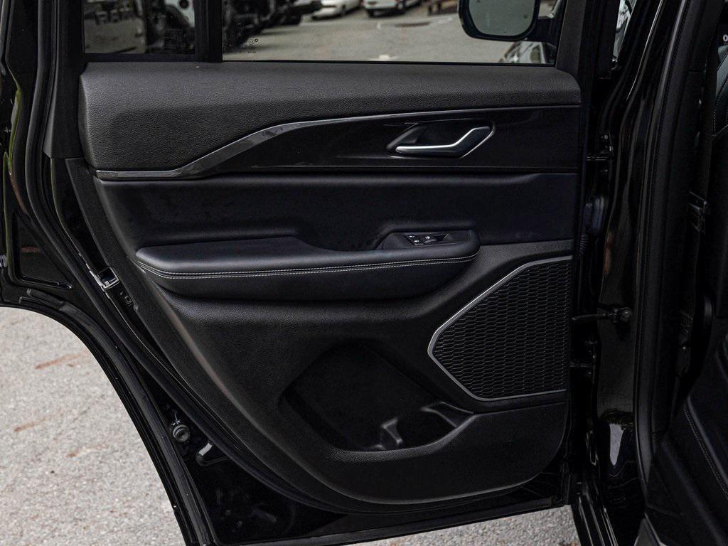 used 2022 Jeep Grand Cherokee car, priced at $31,890