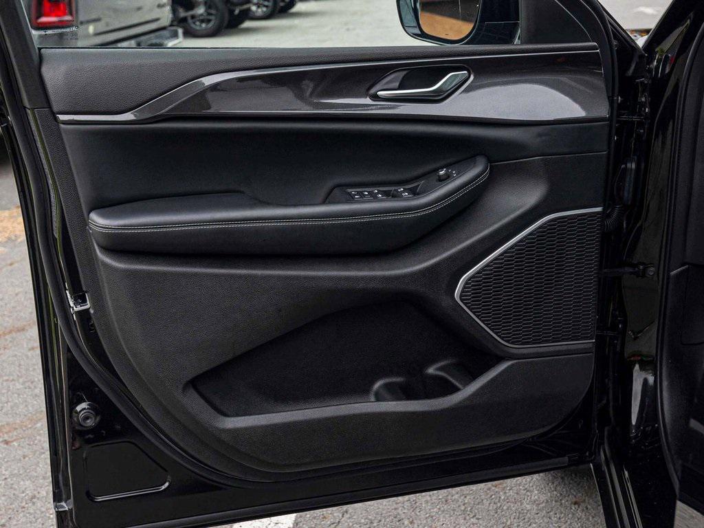 used 2022 Jeep Grand Cherokee car, priced at $31,890