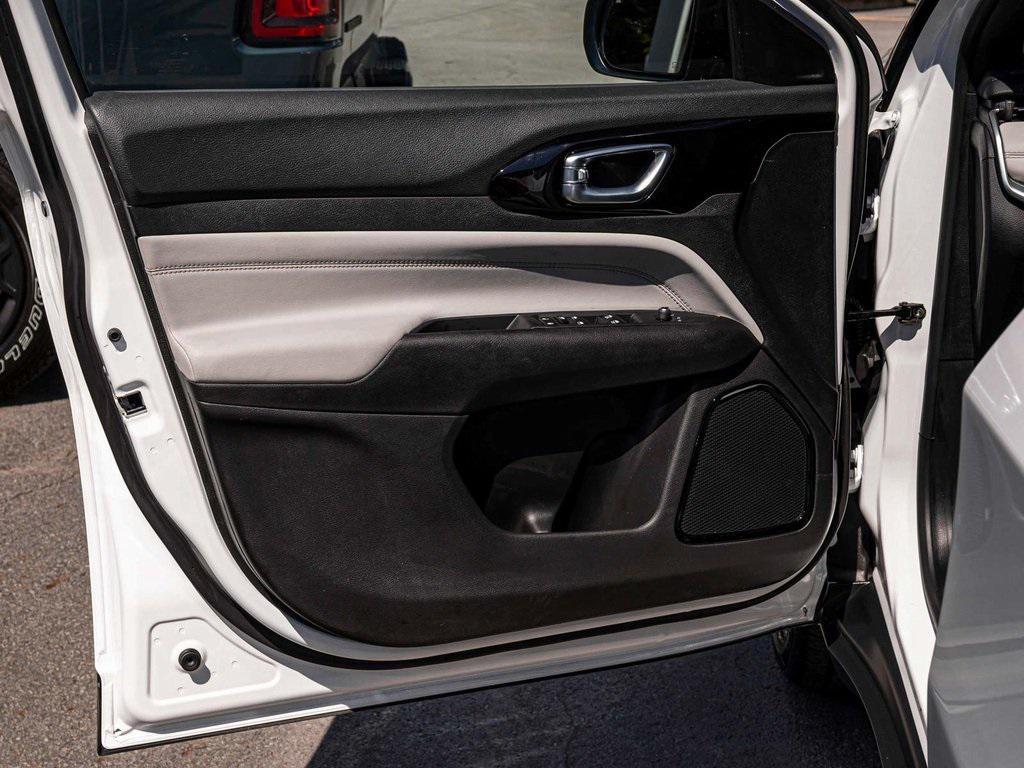 new 2025 Jeep Compass car, priced at $32,136