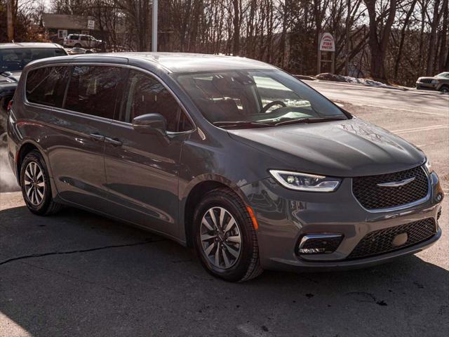 used 2022 Chrysler Pacifica Hybrid car, priced at $22,450