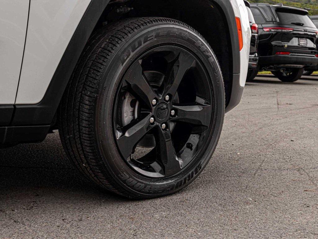 used 2024 Jeep Grand Cherokee car, priced at $35,990