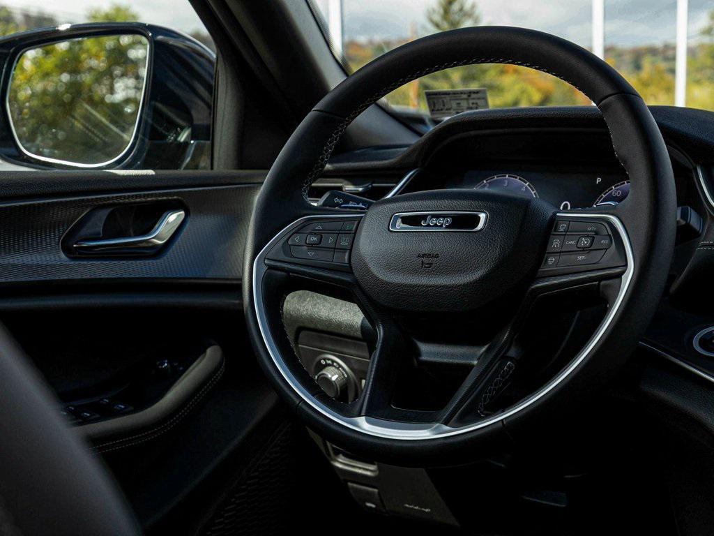 new 2025 Jeep Grand Cherokee car, priced at $42,791
